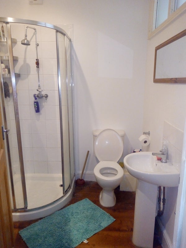 'Large double bedroom in a big house, New Basford.' Room to Rent from