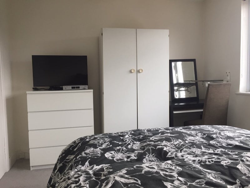 'Spacious double bedroom to rent in Stoneleigh, Eps' Room to Rent from SpareRoom