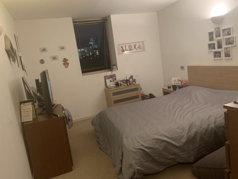 'Double room ensuite in Gainsborough Studios ' Room to Rent from SpareRoom