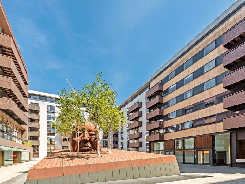 'Double room ensuite in Gainsborough Studios ' Room to Rent from SpareRoom