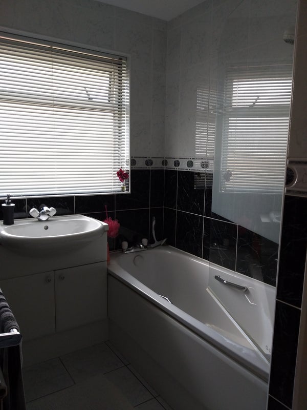 'Refurbished double with privat bathroom, Wokingham' Room to Rent from