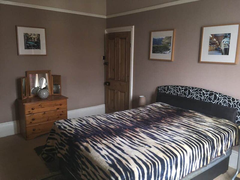 'Large double room avail Whitley Bay Town Centre' Room to Rent from