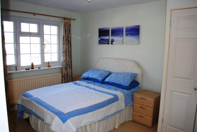Photo 1: Double bedroom
