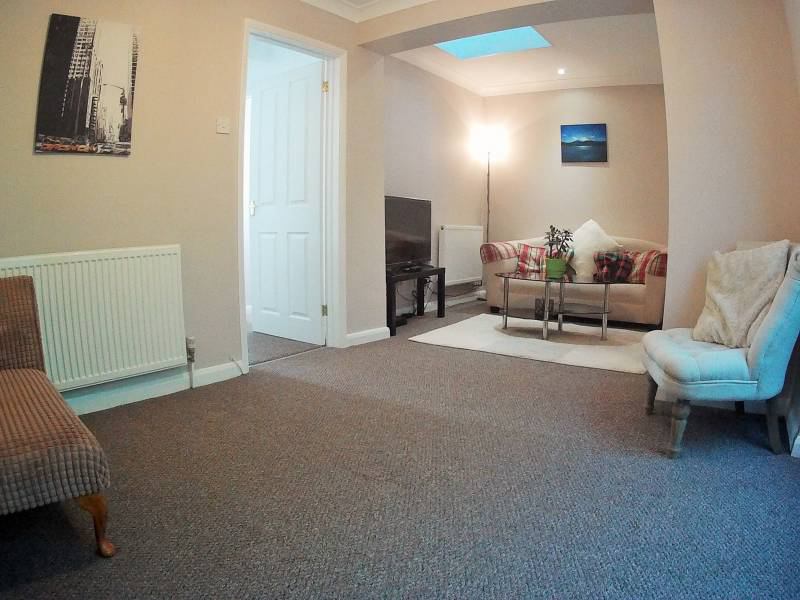 Photo 1: Lounge