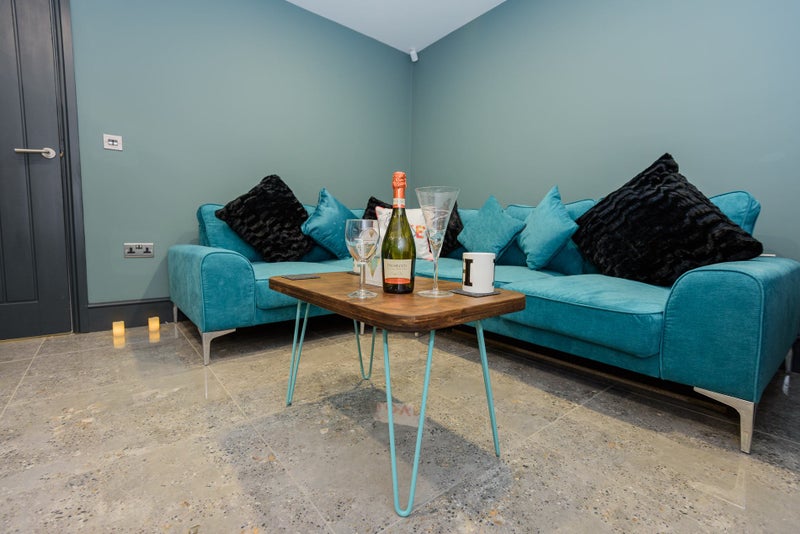 '5 Mins Taxi City Centre Luxury' Room to Rent from SpareRoom