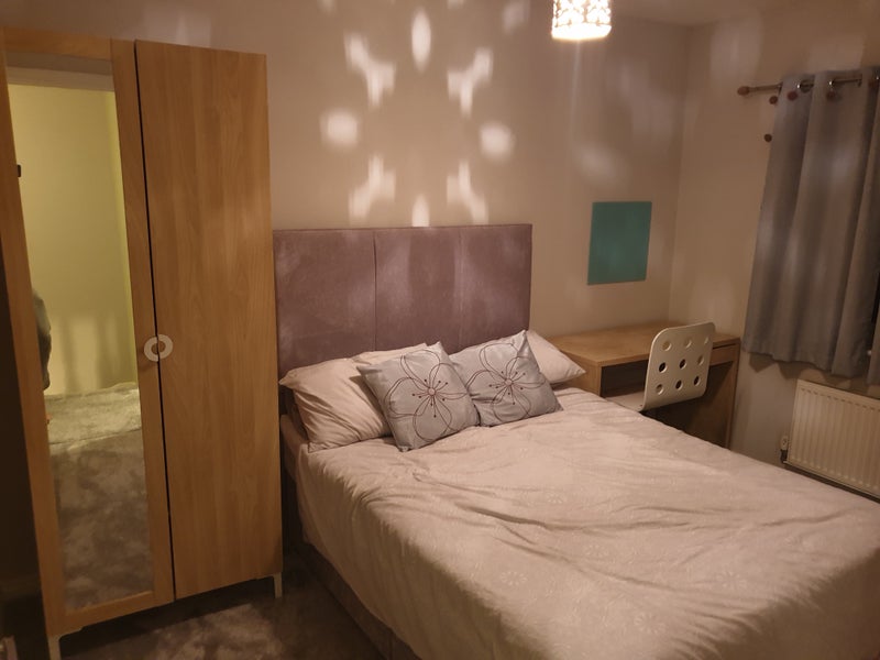 Photo 1: En Suite