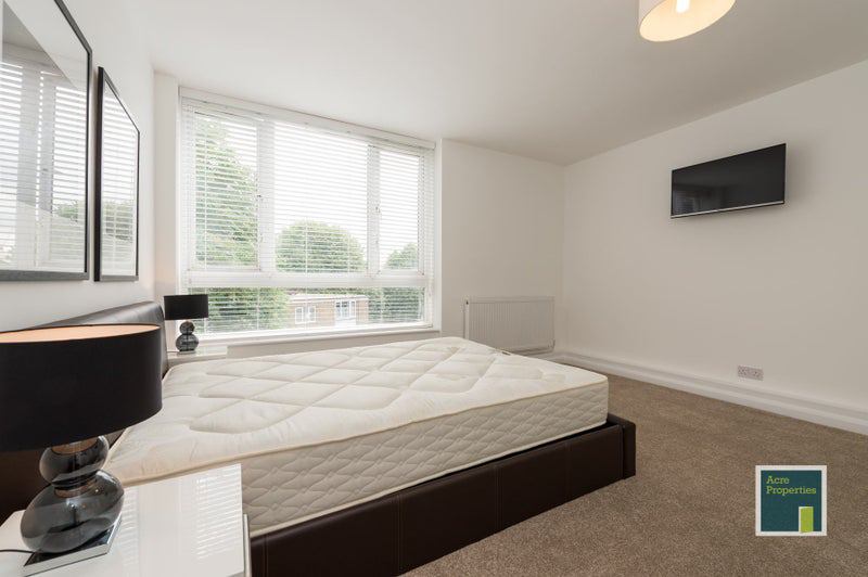 Photo 1: Bedroom 3 £935PCM - available 06/12/2025