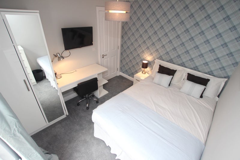 Photo 1: Room 3