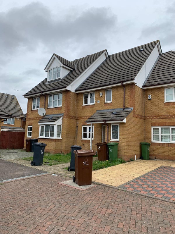 'Barking, IG11, Great 4 Bedroom House *Part Dss*' Room to Rent from