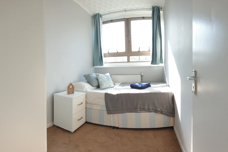 Photo 1: Room 2 - AVAILABLE 15TH November