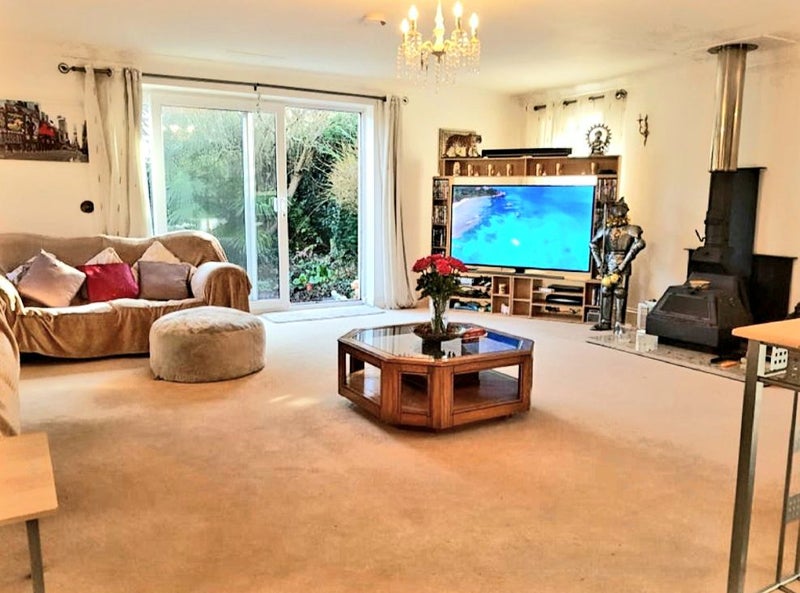 Photo 1: Shared Lounge and Garden Space