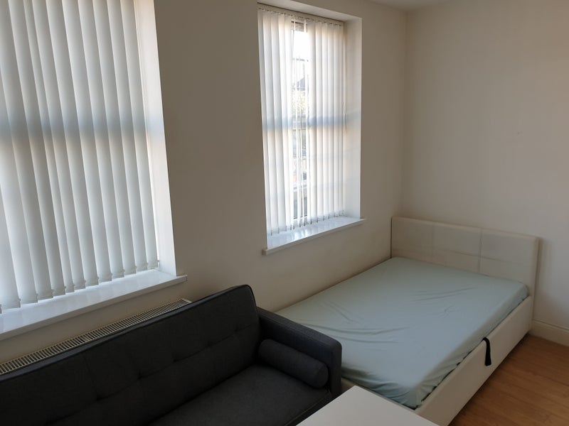 'Spacious,furnished studio.Hendon Central.Bills inc' Room to Rent from