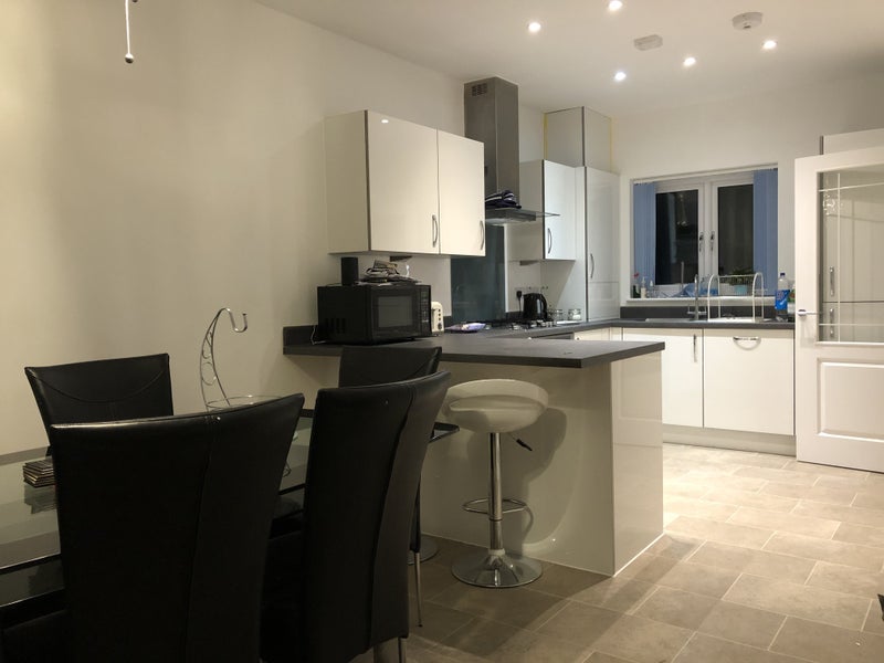 'Willows (Torquay) Large double room own bathroom' Room to Rent from