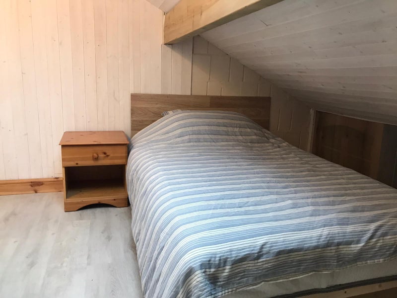 Photo 1: Bedroom. New furniture/Mattress.