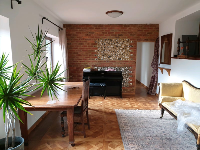 Photo 1: Sitting room