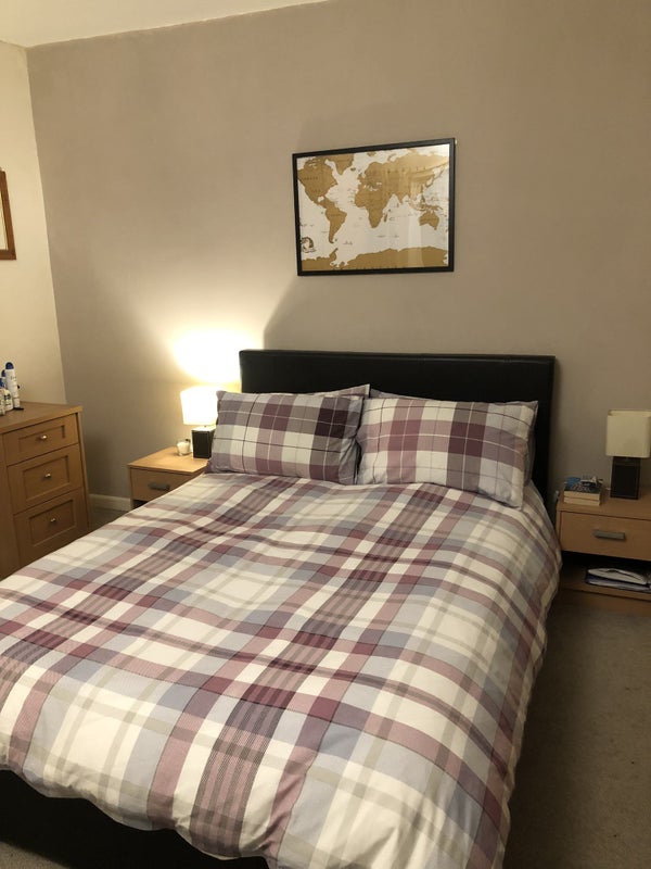 Photo 1: Bedroom