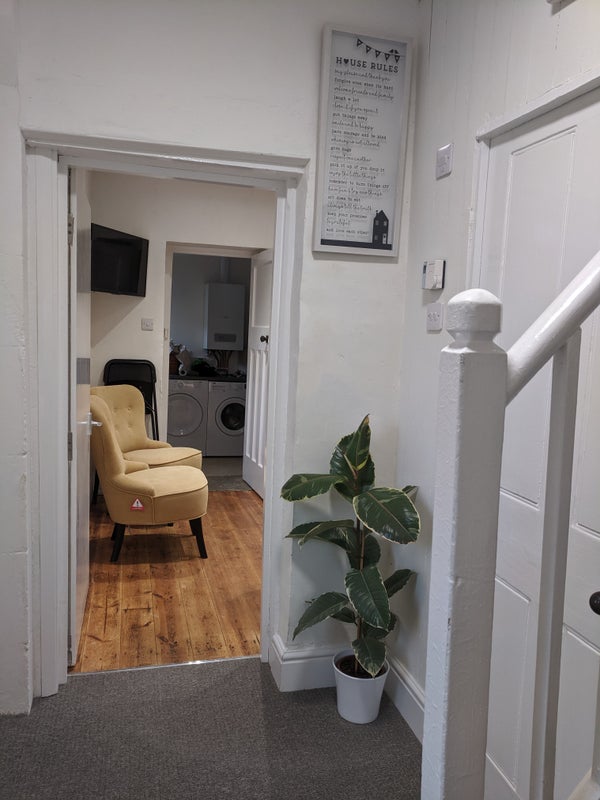 'Stroud Town Center, Parking 3 person house share' Room to Rent from SpareRoom