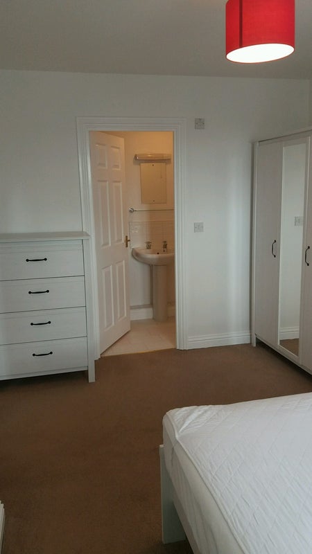 Photo 1: King size with ensuite 