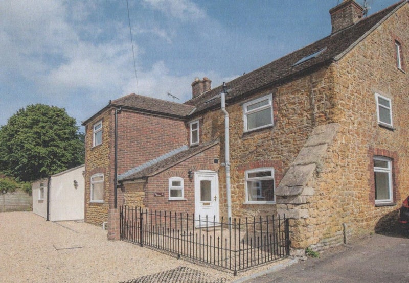 'Castle Cary Central, beautiful large house share' Room to Rent from