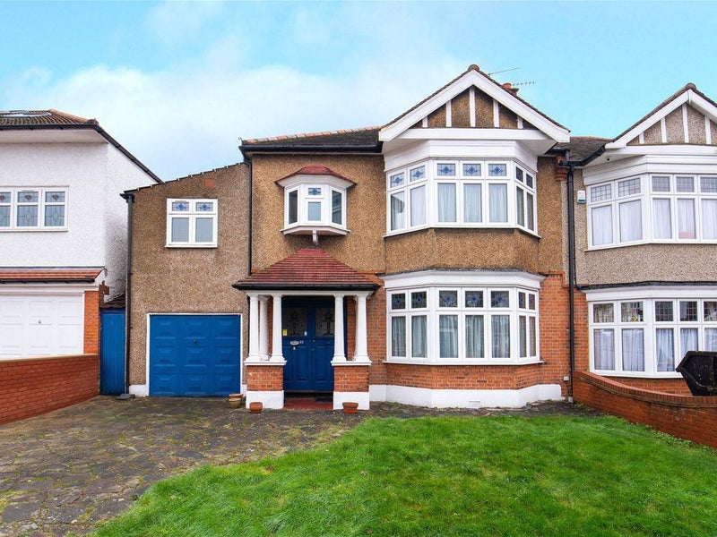 'Entire house available for rent in South Woodford' Room to Rent from