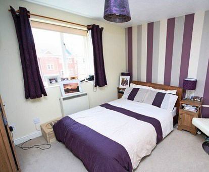 Photo 1: bedroom