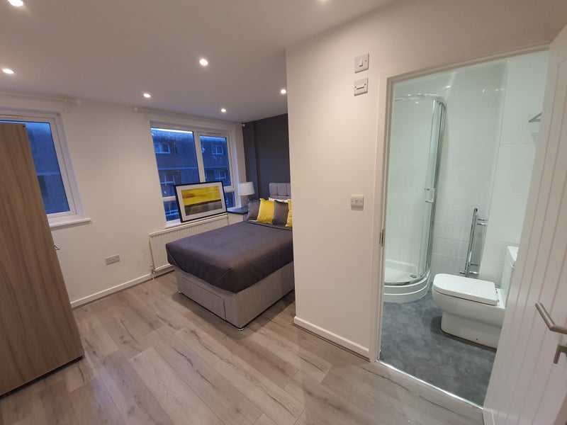 'Best and Biggest Ensuite Rooms in South London' Room to Rent from