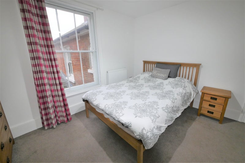 Photo 1: Room 4