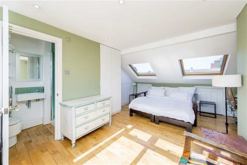 Photo 1: room for rent