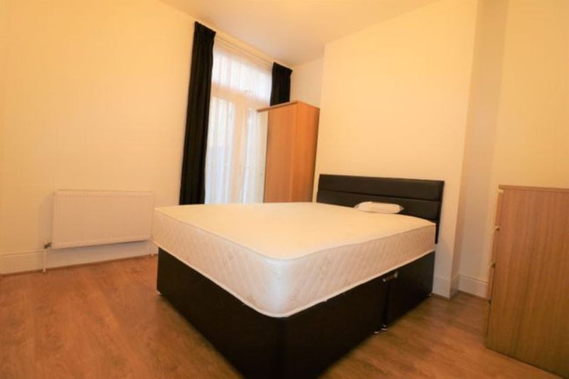 Photo 1: Room 1