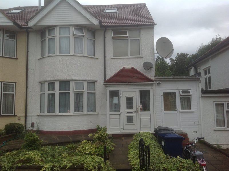 'Single Bedroom Available In Edgware' Room to Rent from SpareRoom