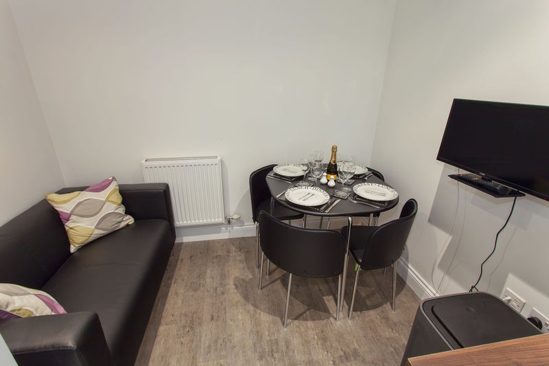 '🌞Hi Spec RoomsClose Redhill High St' Room to Rent from SpareRoom