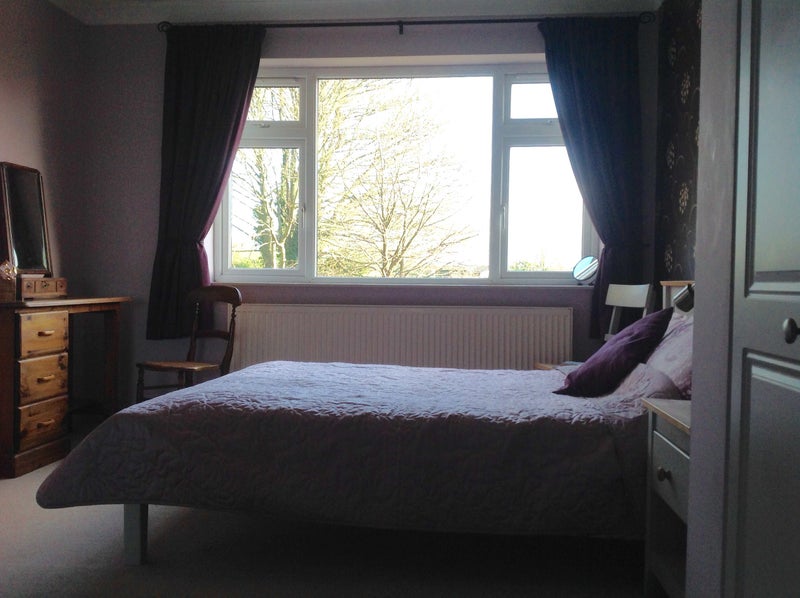 Photo 1: Spacious double room