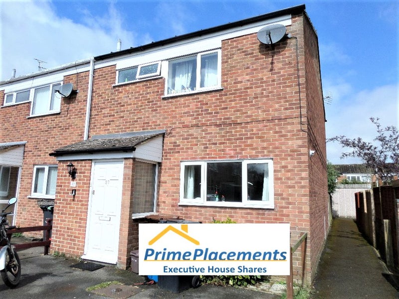 '🏡 Lovely property close to Ford/ Cummins/ Town' Room to Rent from