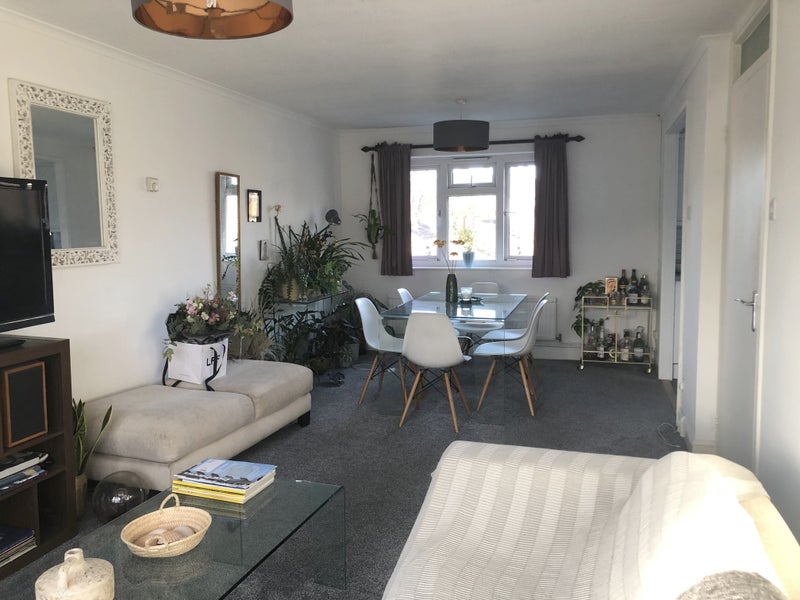 'Light top floor flat. Bethnal Green/Victoria Park' Room to Rent from