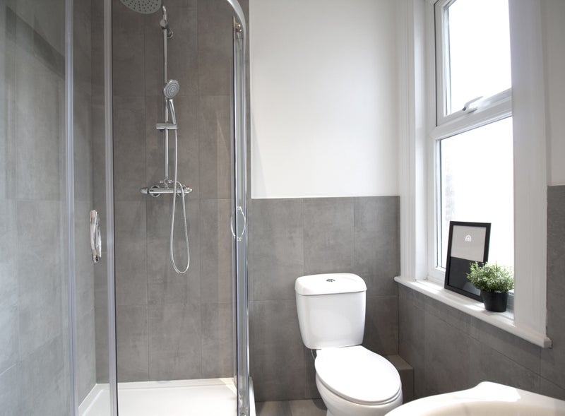 Photo 6: Shower room