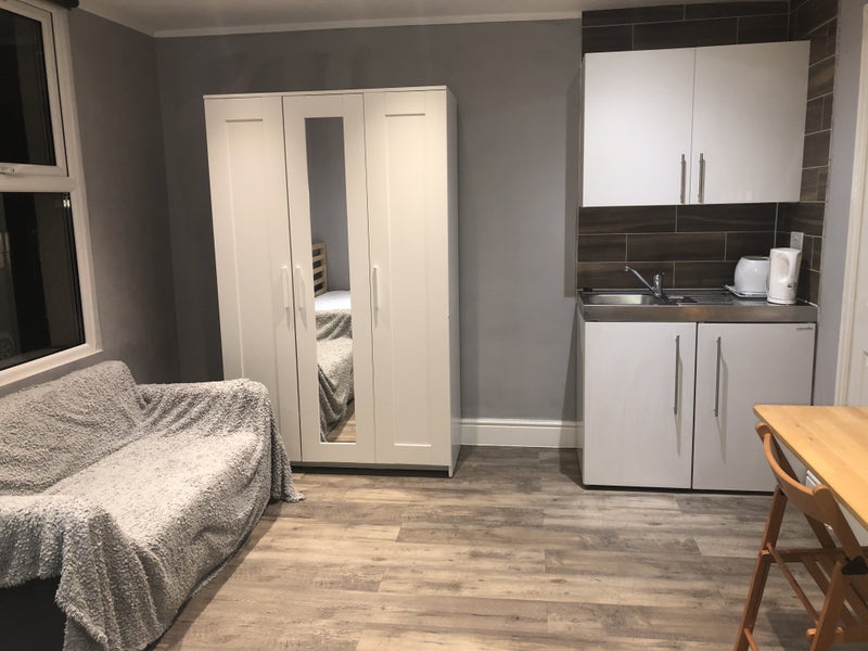'Studio/Bedsit To Rent East Croydon All inclusive' Room to Rent from