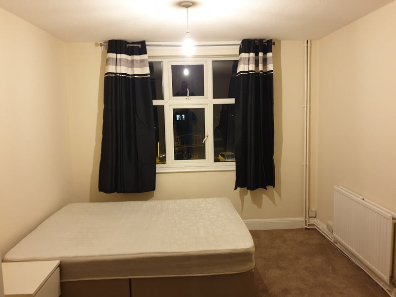 'Double Above Tesco Express in Ruislip Manor' Room to Rent from SpareRoom
