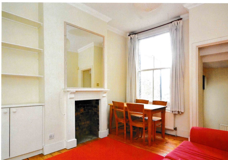 '2 bed flat, Beauchamp Road, Clapham Junction, SW11' Room to Rent from