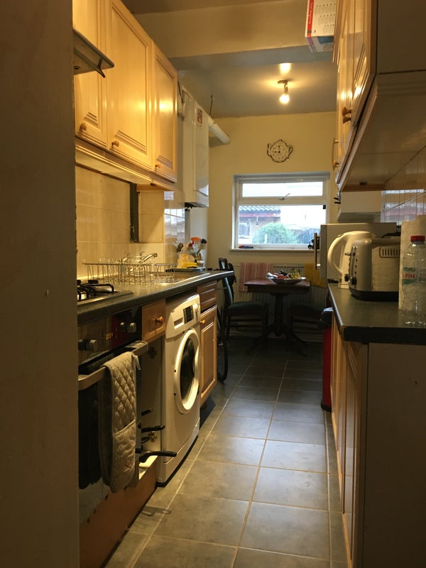 Photo 1: Kitchen 