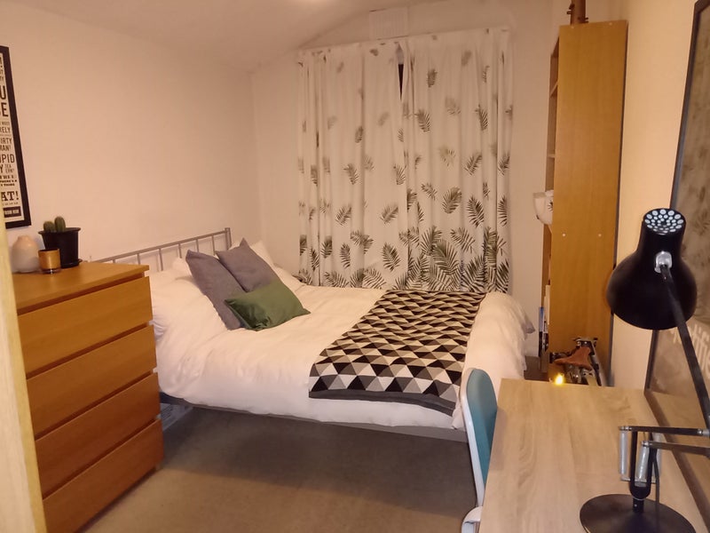Photo 1: Bedroom 1