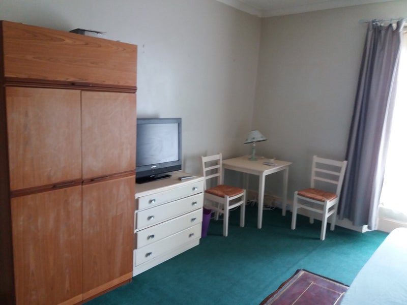 Bedsit, Available LLanelli Town Centre' Room to Rent from