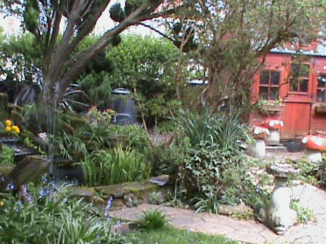 Photo 1: garden and summer house