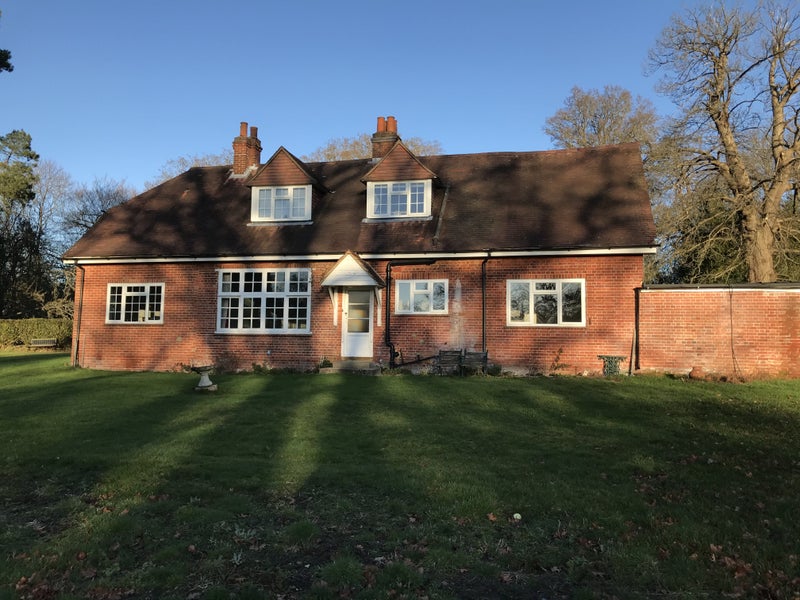 'Rooms in Country Cottage to let in Windlesham' Room to Rent from SpareRoom