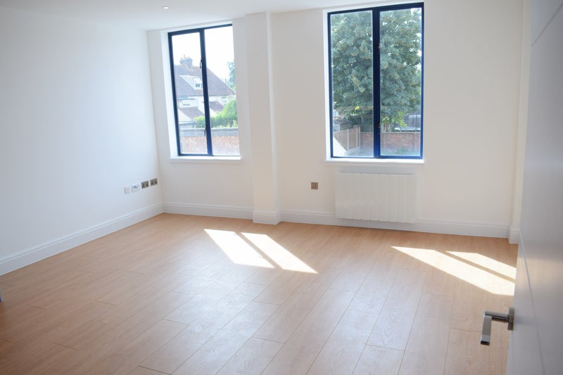 'Stunning one bedroom flat in Addlestone ' Room to Rent from SpareRoom