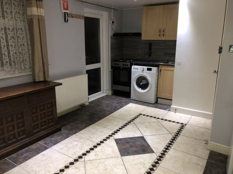 'Studio Flat With A Private Garden! All Bills Inc.' Room to Rent from