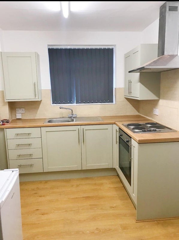 'Refurbished Double Rooms Wheatley Close to DRI' Room to Rent from