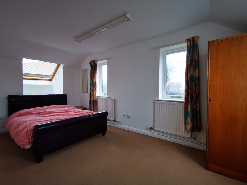 'Spacious Double Bedroom just outside Romsey ' Room to Rent from SpareRoom