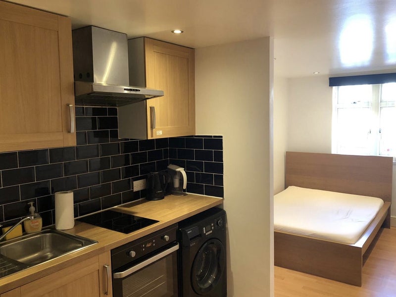 'Large Studio Flat All Bills Included /Close To Bmw' Room to Rent from