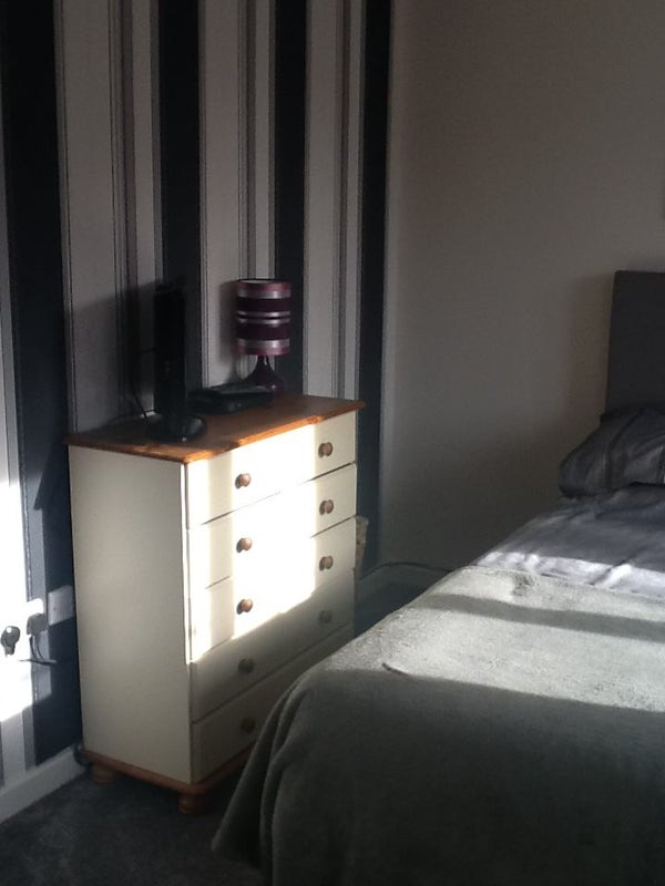 Photo 1: Bedroom