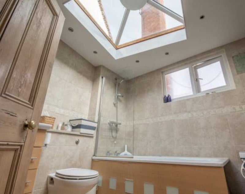 Photo 6: Bathroom